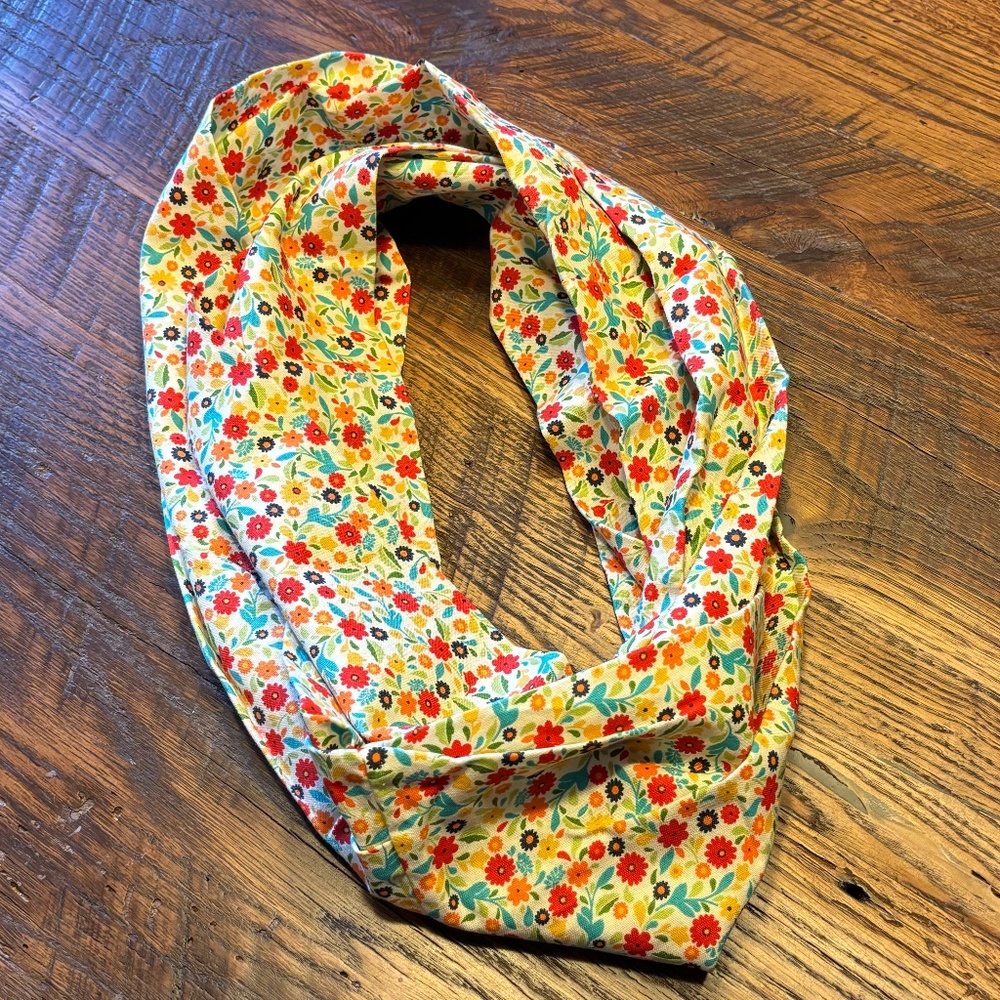 HANDMADE Cheerful Retro Floral Print Cotton Infinity Scarf - like NEW!